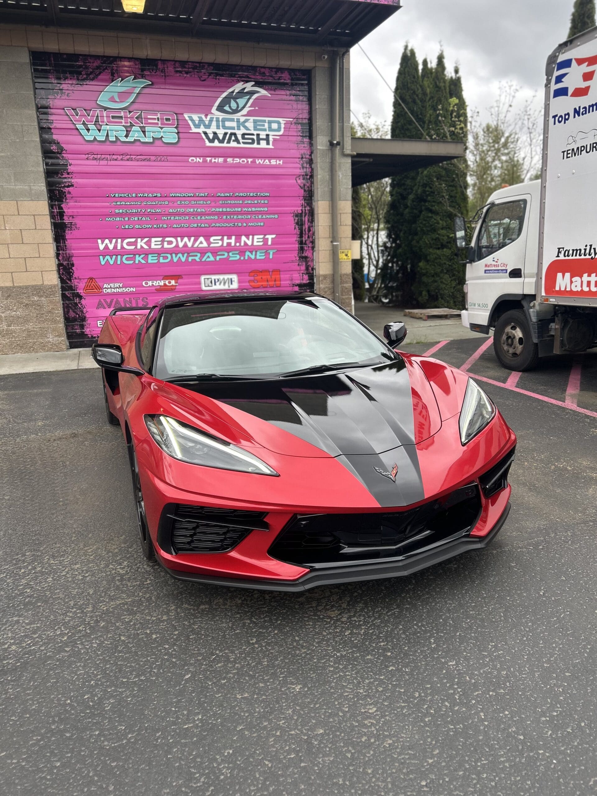Chevrolet Corvette C8 Stingray – Gloss Black Hood Stripe Package