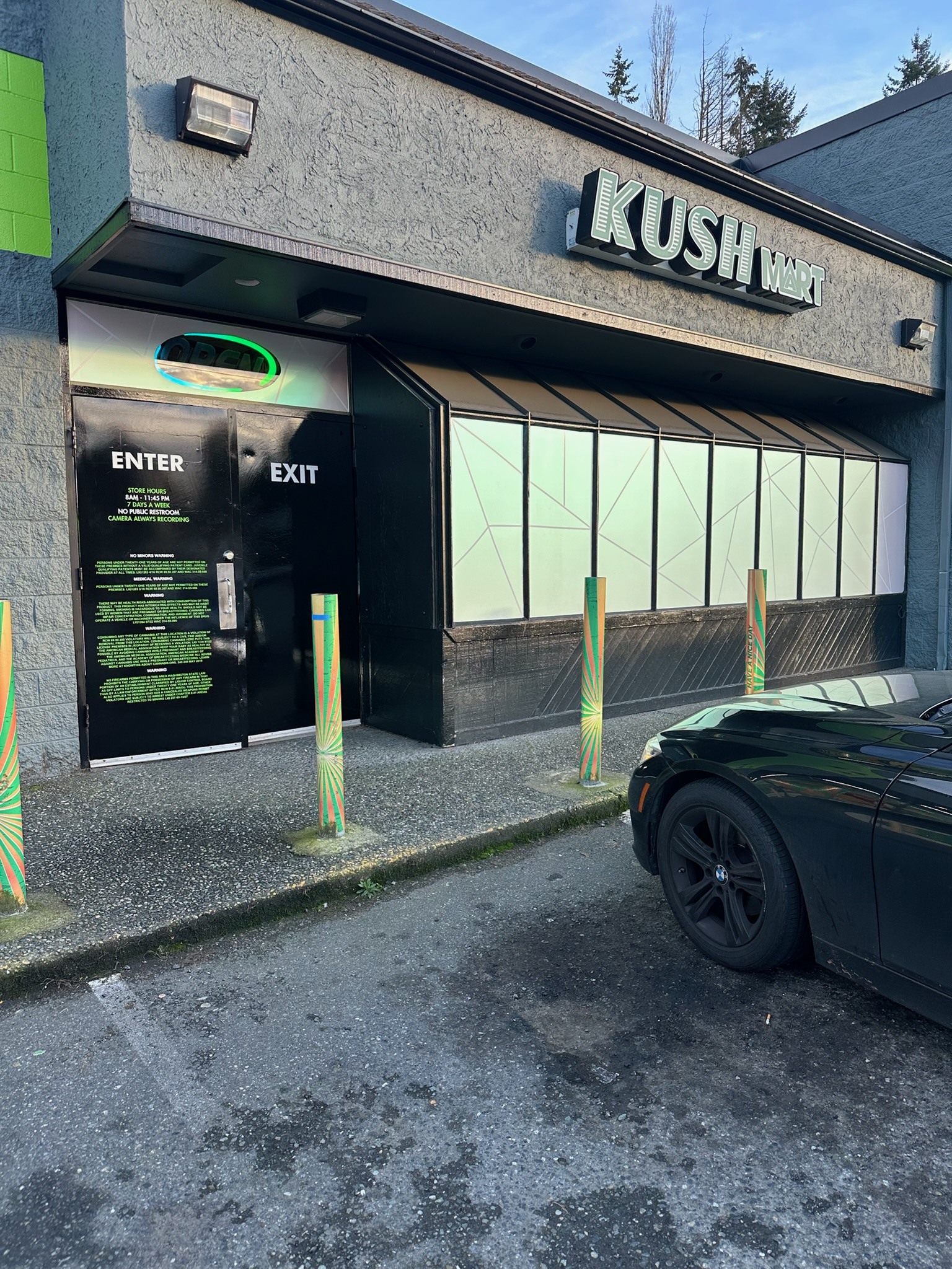 Kush21 storefront with Aurora film and geometric pinstripes
